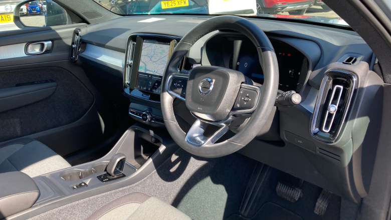 Volvo XC40 2.0 B3P Core 5dr Auto Petrol Estate